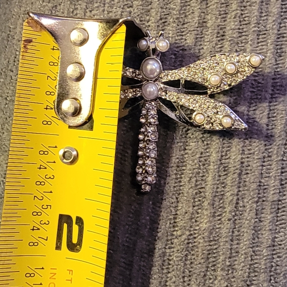 Elegant Pearl & Crystal Dragonfly Brooch - Silver Tone - Picture 4 of 5
